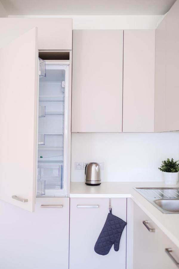 Newly Built Apartment In Vibrant Neighbourhood Prag Exteriör bild