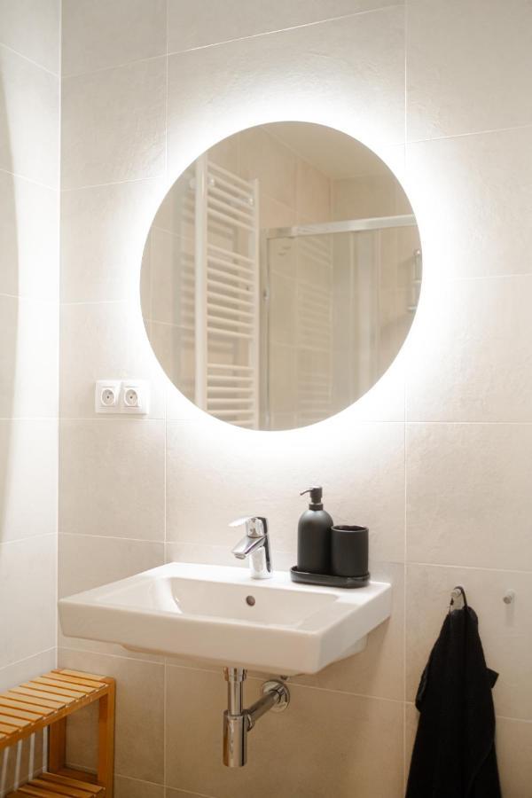 Newly Built Apartment In Vibrant Neighbourhood Prag Exteriör bild